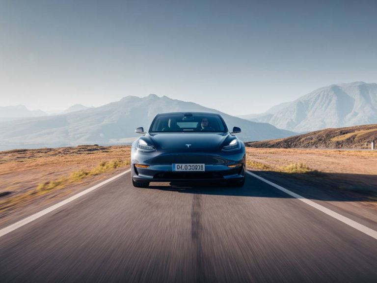 Durée vie batterie tesla : combien de kilomètres peut vraiment parcourir votre voiture électrique