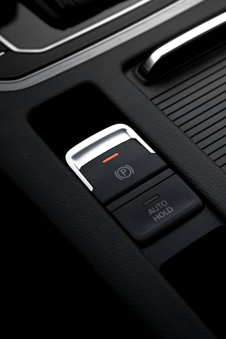 Résiliation et changement rapide : passer à une assurance auto en ligne immédiate sans stress