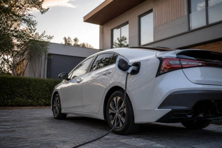 Avantages et inconvénients d’une voiture hybride