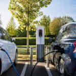 Hybride ou électrique : que choisir pour votre prochaine voiture ?