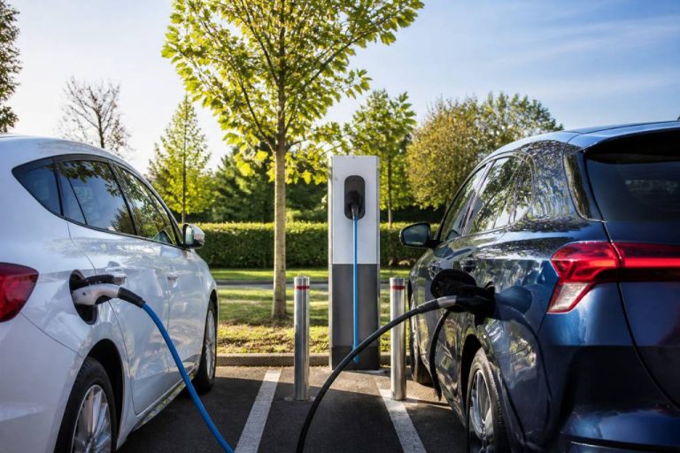 Hybride ou électrique : que choisir pour votre prochaine voiture ?
