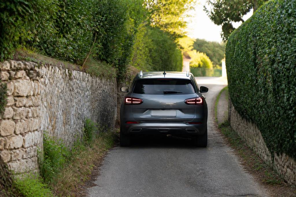 308 largeur : dimensions, mesures et impact au quotidien