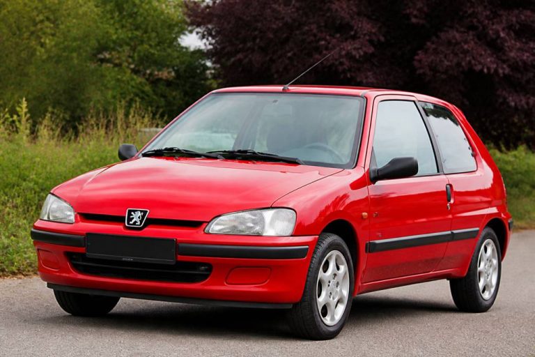 106 rouge : histoire, caractéristiques et prix de la célèbre Peugeot 106 rouge