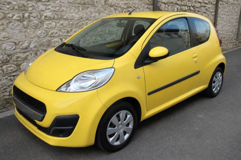 La 107 jaune : que vaut cette citadine en occasion ?