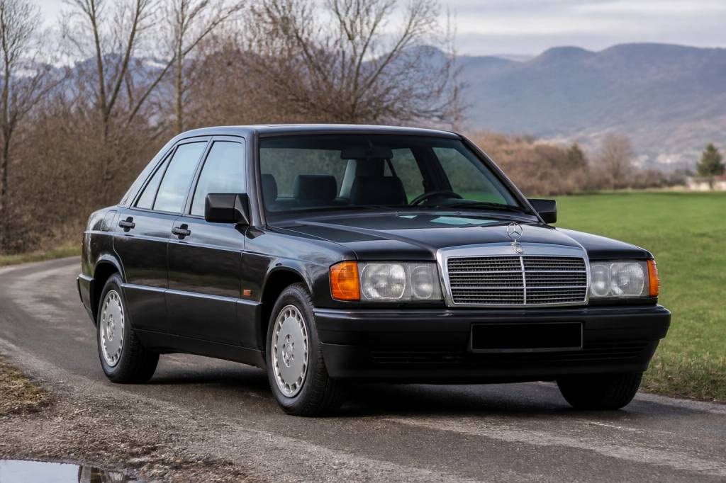 190 Mercedes 199 histoire, caractéristiques et valeur de cette berline emblématique