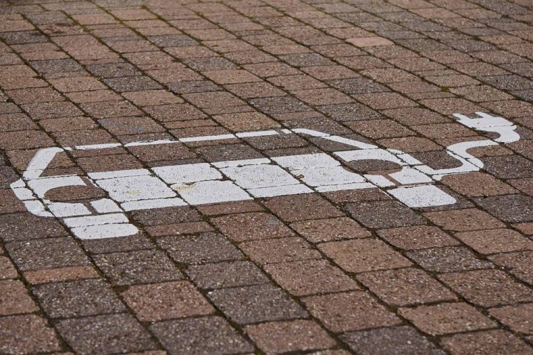 Pourquoi choisir une voiture sans permis électrique en ville