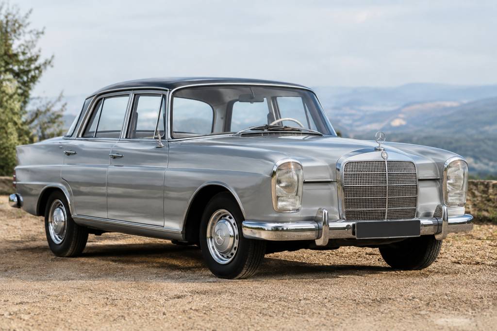 180 sl Mercedes : histoire, caractéristiques et cote du modèle emblématique