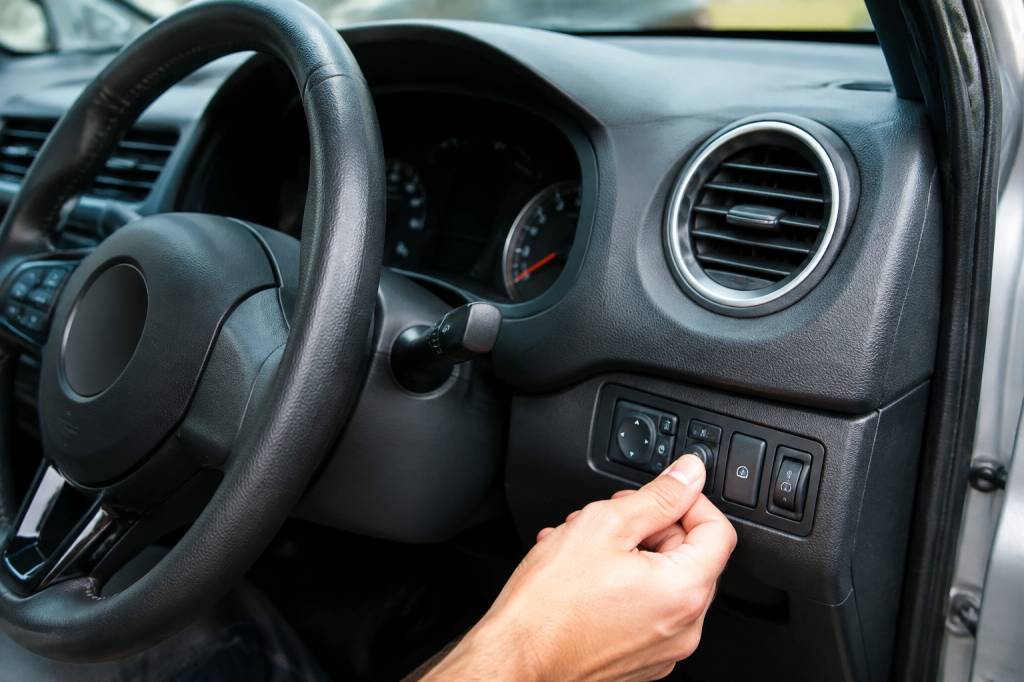 Astuce pour enlever voyant airbag : les étapes à suivre sans compromettre votre sécurité