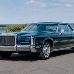 1975 Lincoln Continental : histoire, caractéristiques et valeur sur le marché de collection